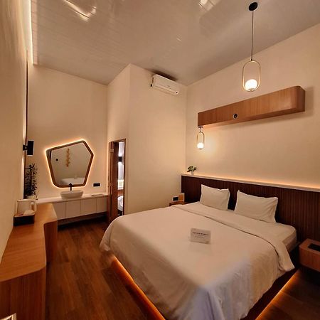 Pondok Wisata Istana XI Medan Esterno foto